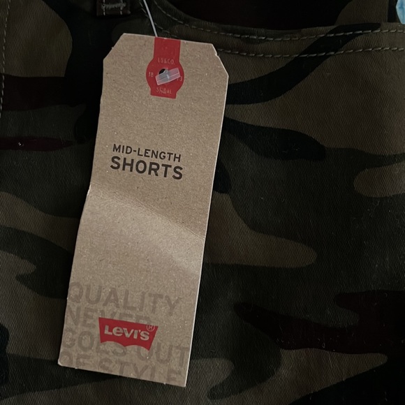New Levi's® Camouflage Mid Length Shorts - Picture 8 of 9